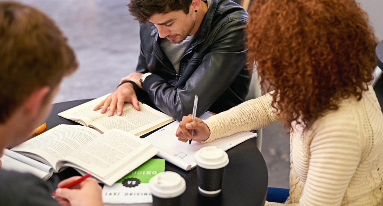 Guide-Students-In-Writing-A-University-Application